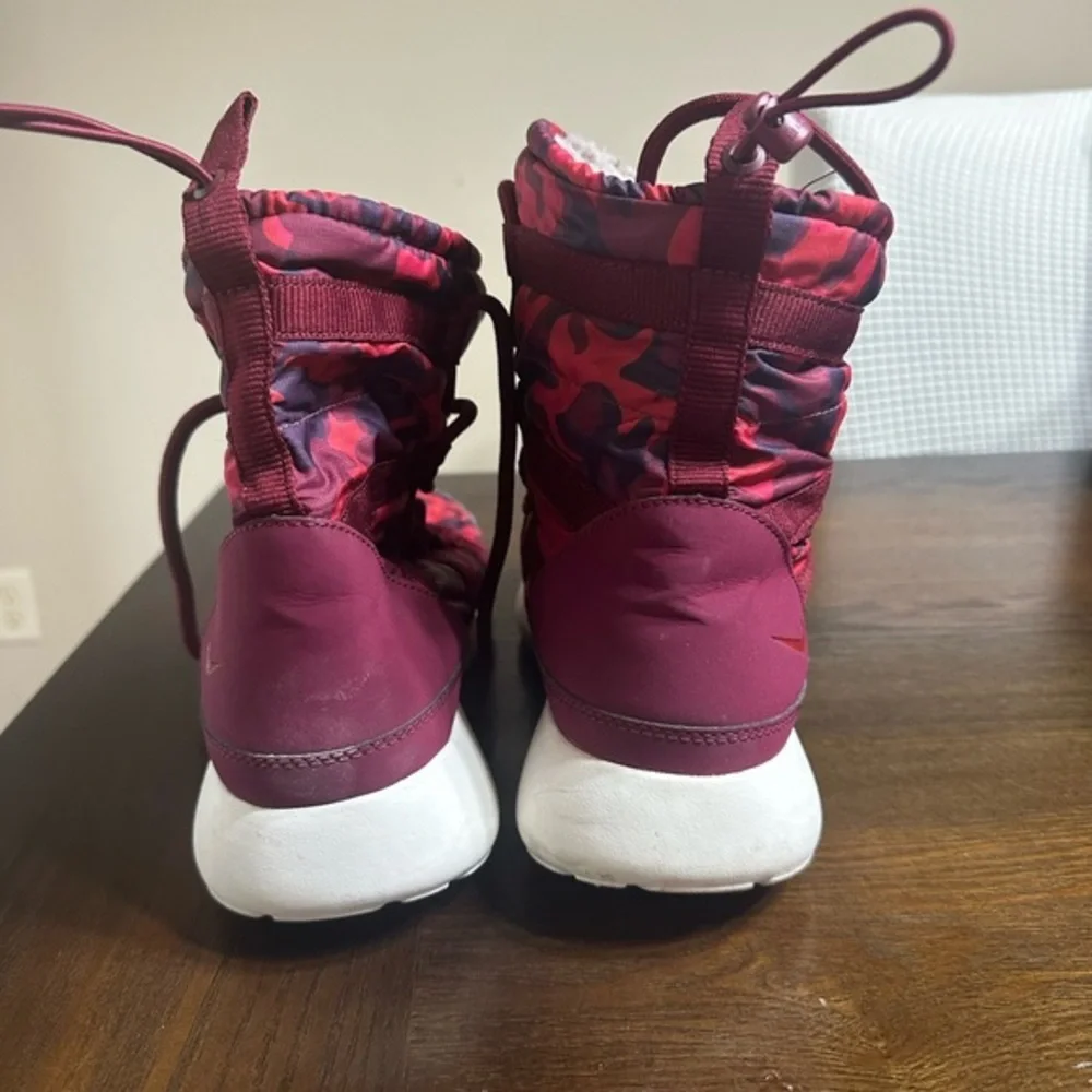 Nike Maroon & Pink Camo Padded Winter‎ Boots
